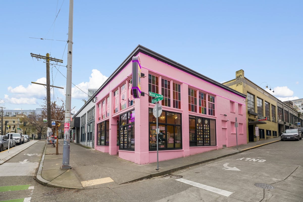 01.14.25_VooDoo-Doughnuts_2833-scaled