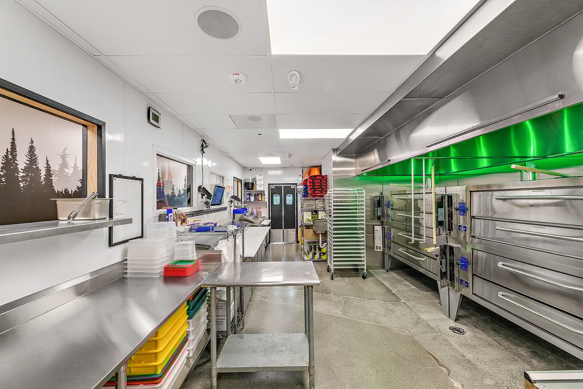 03.09.22_Zeeks Pizza Mill Creek_5182