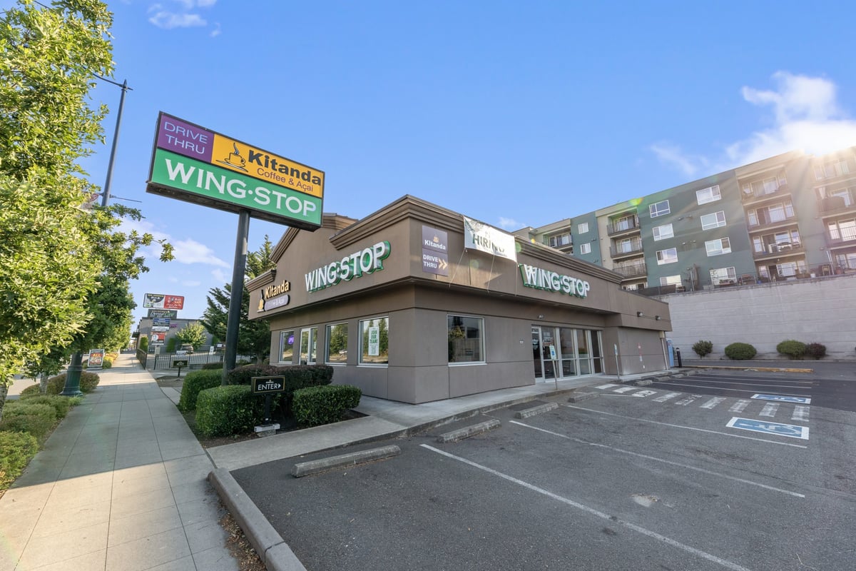 07.25_Wingstop-Shoreline_3111-scaled