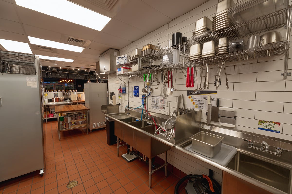 10.20_Dickeys BBQ Pit-8580