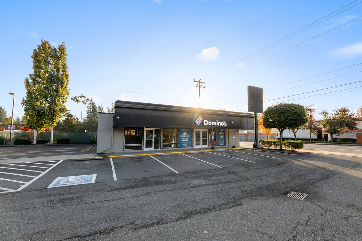 10.21.25_Dominos Shoreline_9152