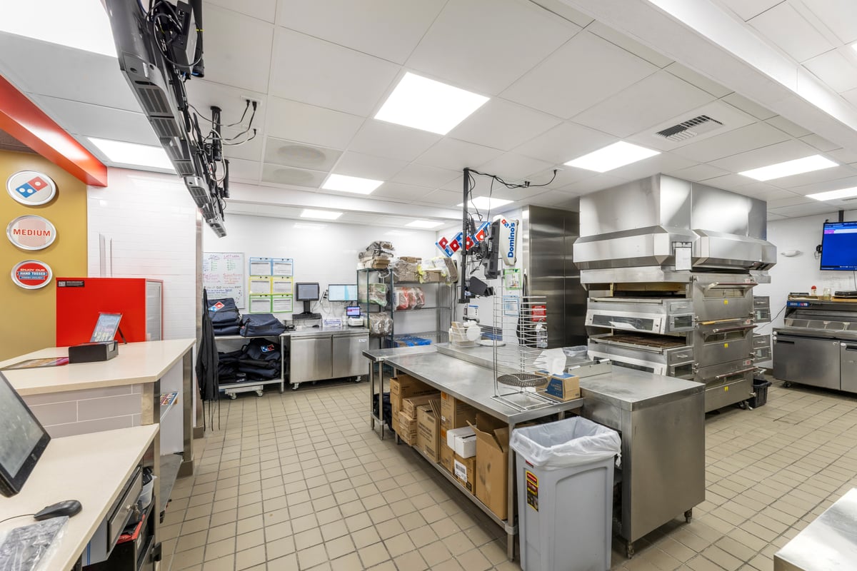 10.21.25_Dominos Shoreline_9209