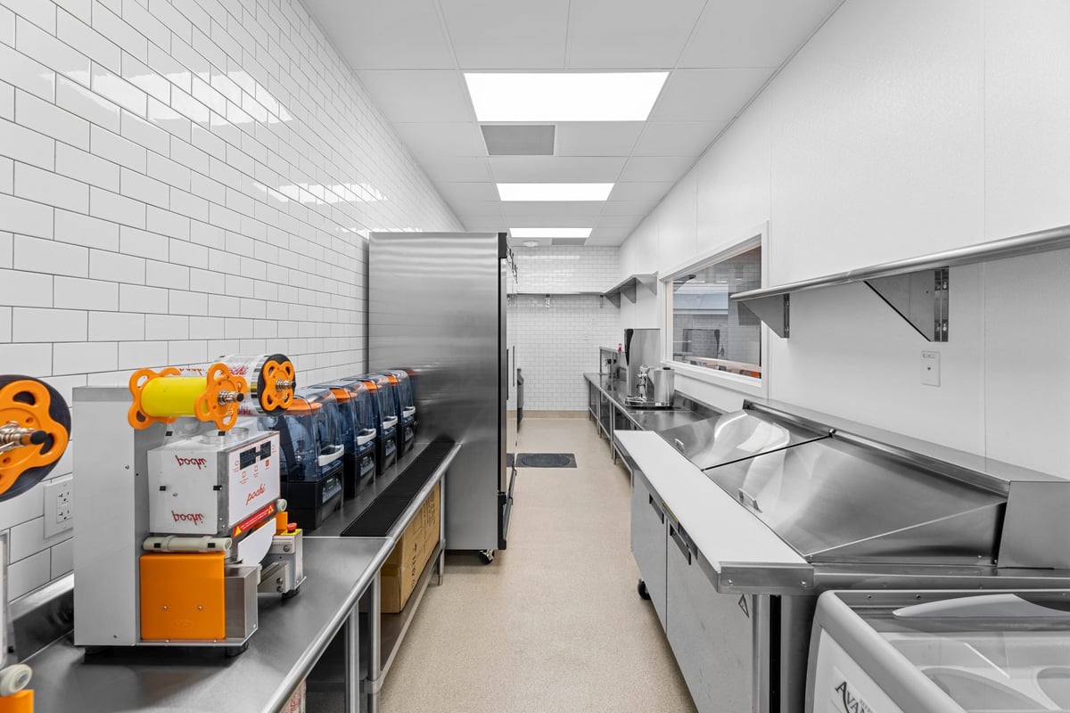 11.01.23_Pochi-Bubble-Tea-Marysville_2040-scaled